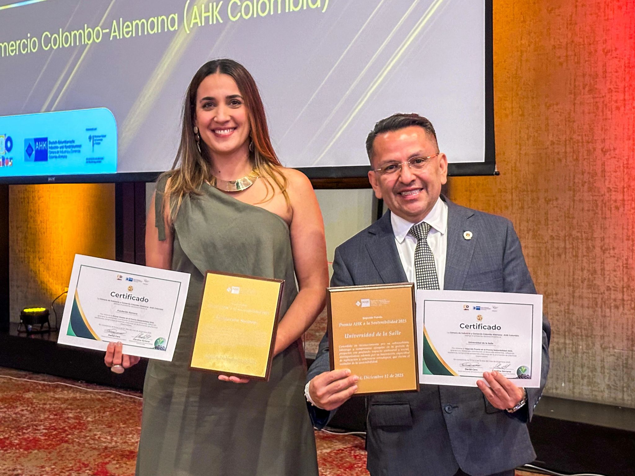Fundación Siemens Colombia es galardonada con el Premio AHK a la Sostenibilidad.